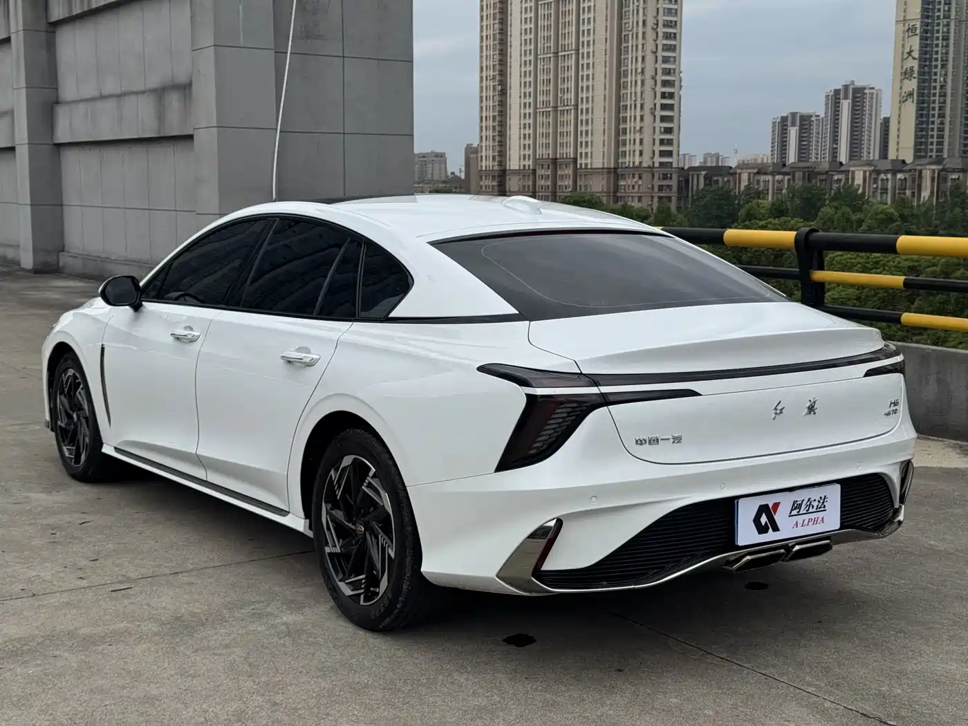 Hongqi H6 2023 2.0T Premium Edition фото 4