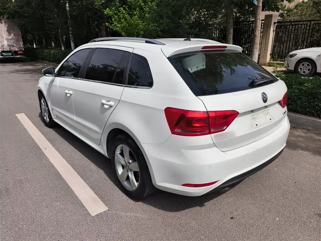 Volkswagen Lavida Tour 2017 1.6L Automatic Trend Edition фото 14