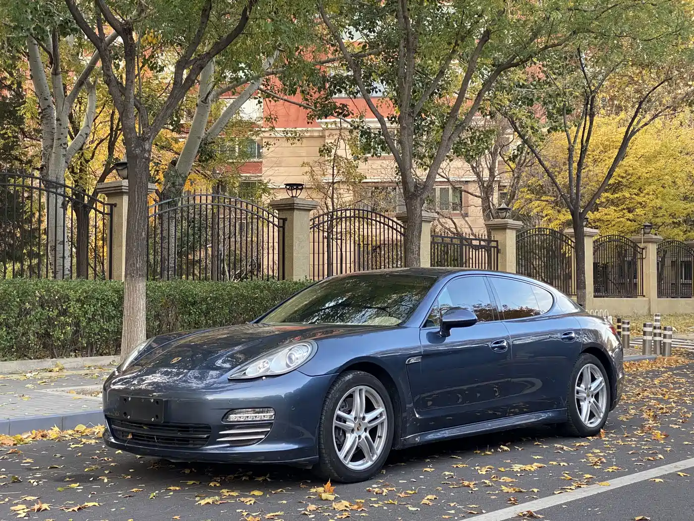 Porsche Panamera 2013 Panamera 4 Platinum Edition 3.6L