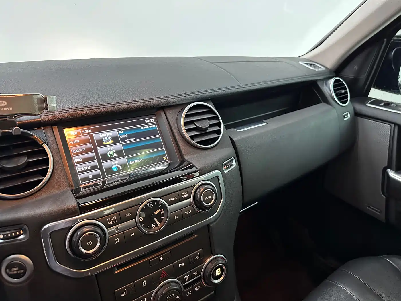 Land Rover Discovery 2015 3.0 SC V6 HSE фото 15
