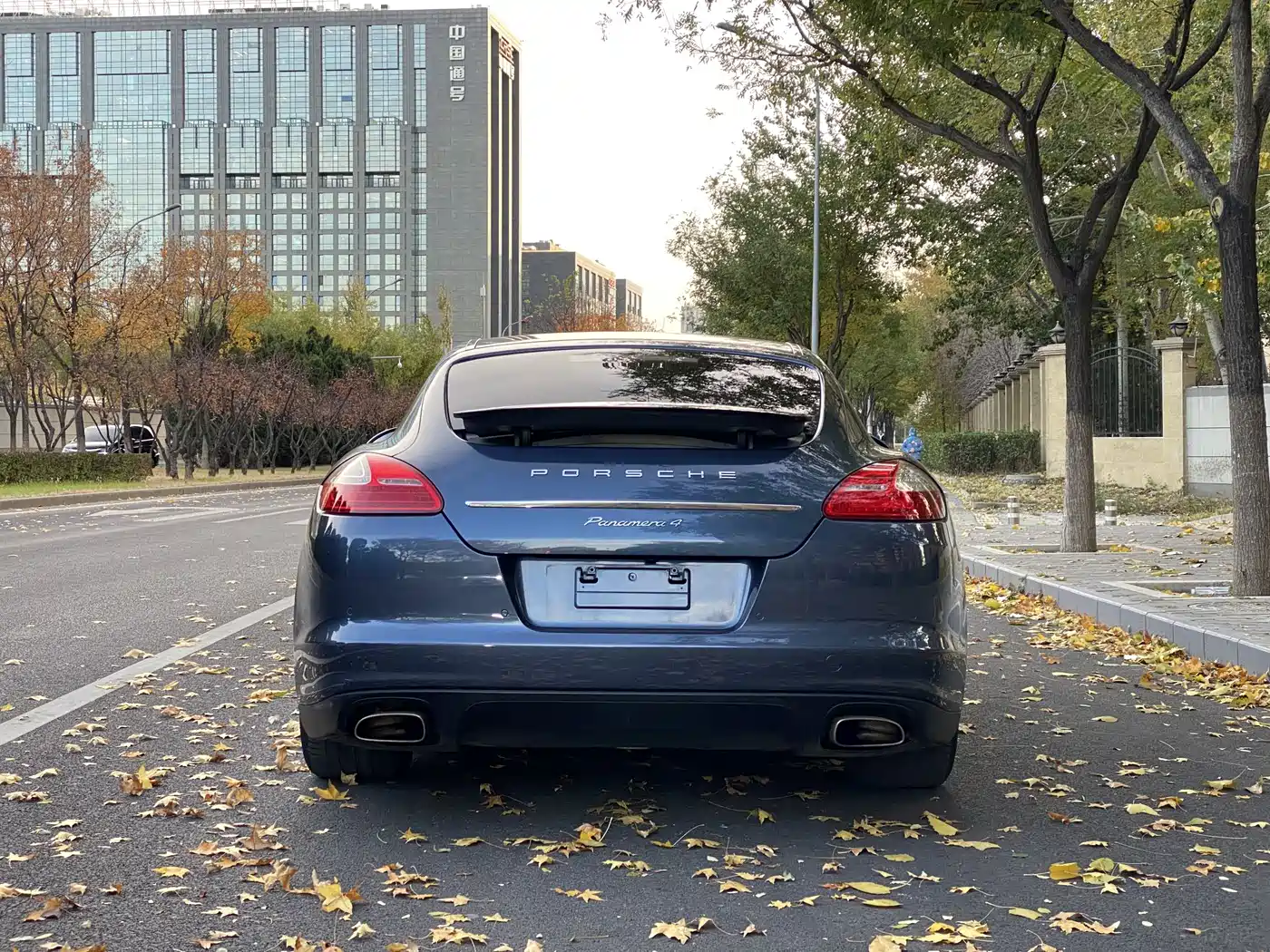Porsche Panamera 2013 Panamera 4 Platinum Edition 3.6L фото 23