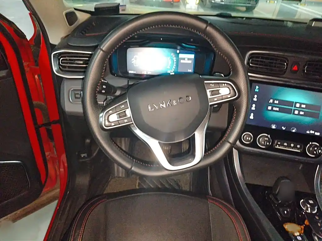 Lynk & Co 01 2018 2017 2.0T AWD Pro