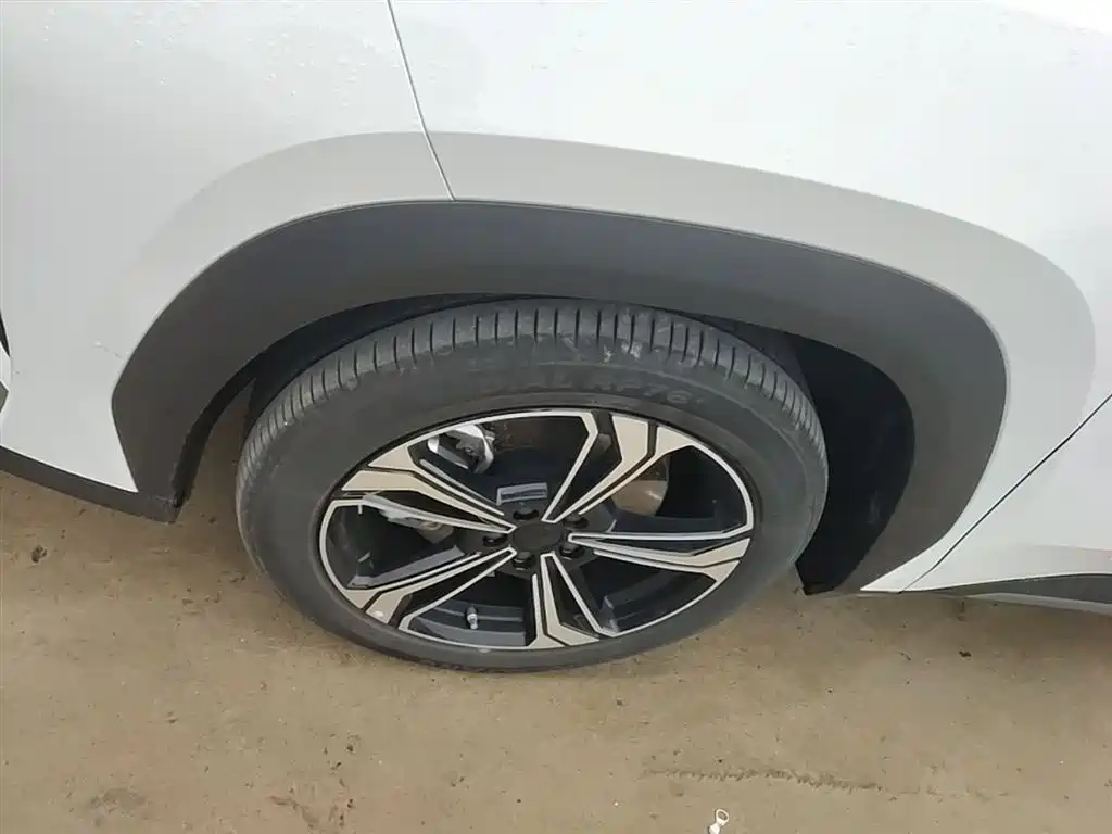 Geely Galaxy Galaxy L7 2025 EM-i 115km Explorer+ Edition фото 23