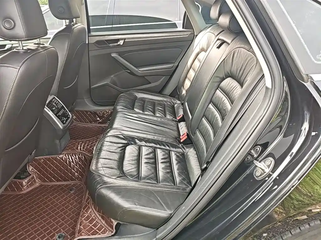 Volkswagen Passat 2016 280TSI DSG Honor Edition фото 17