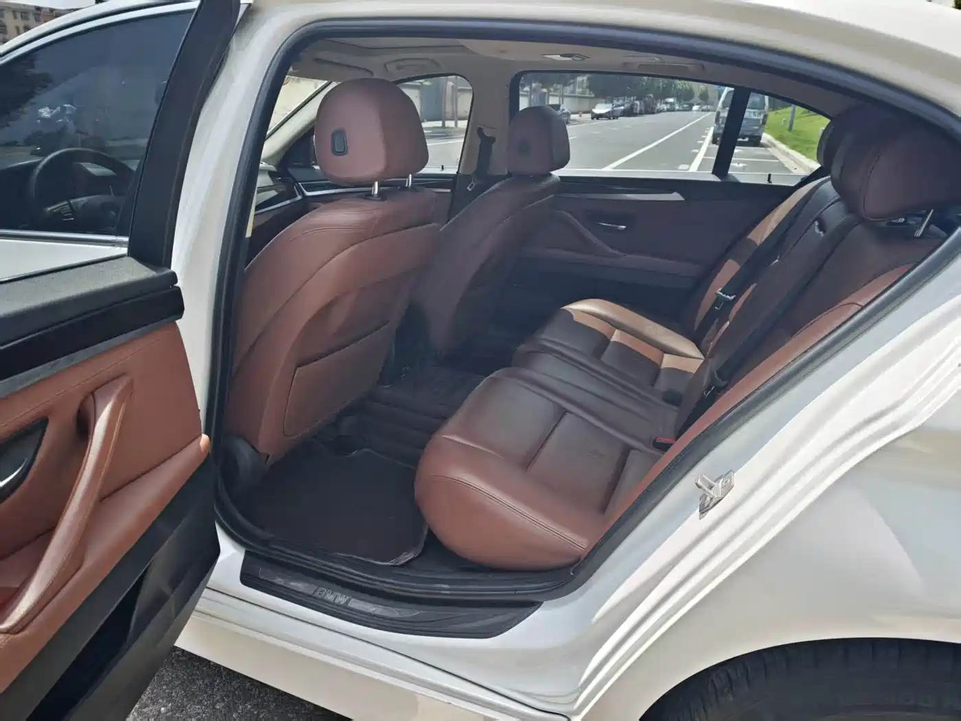 BMW 5 Series 2014 525Li Leading фото 14
