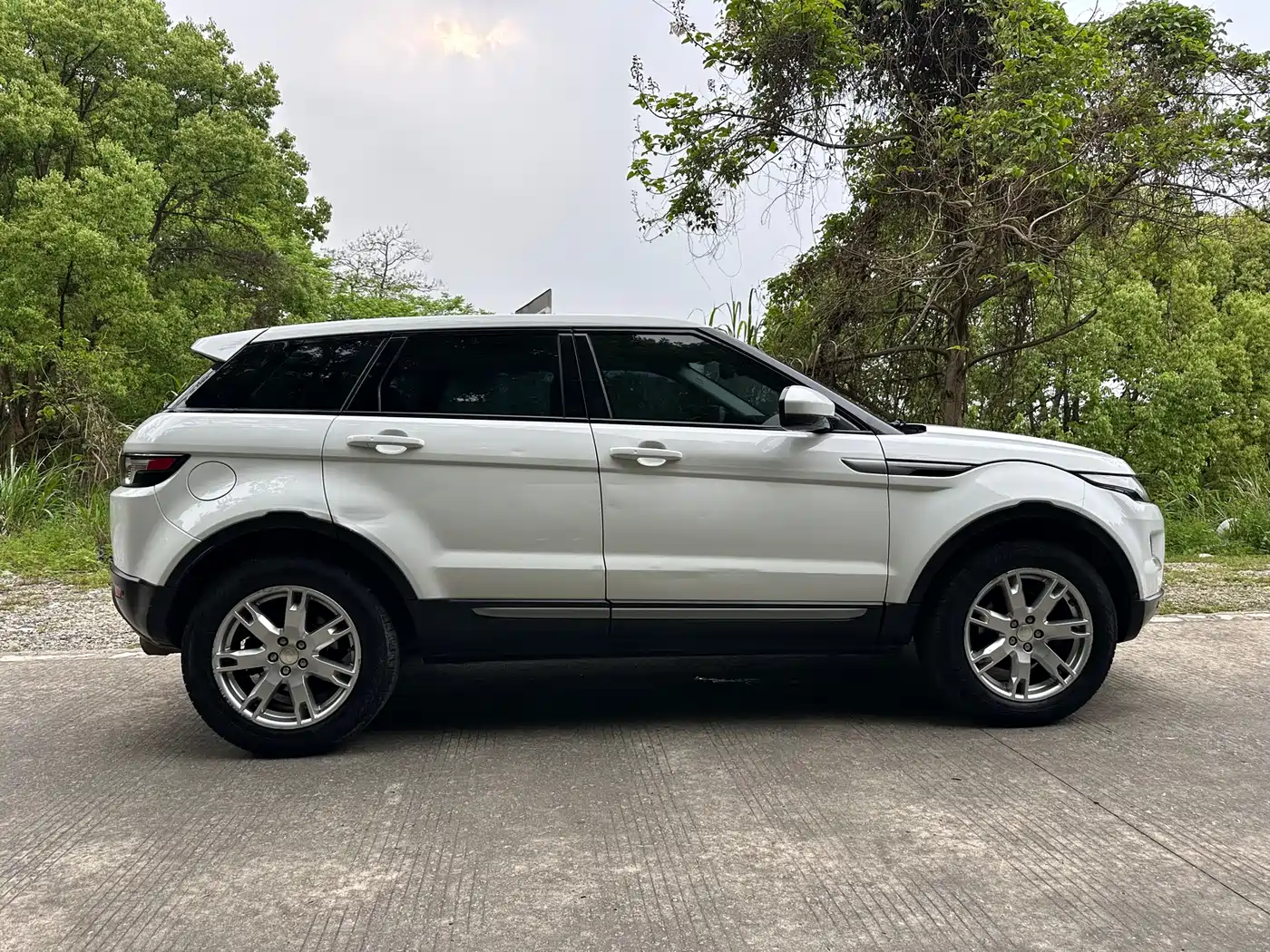 Land Rover Range Rover Evoque (Import) 2014 2.0T 5-door Brilliance Premium фото 32
