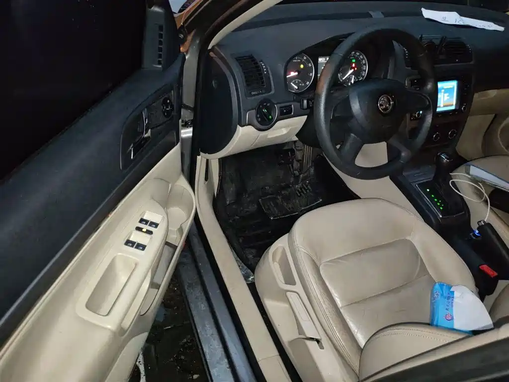 Škoda Octavia 2015 Classic 1.6L Automatic Elite Edition фото 14