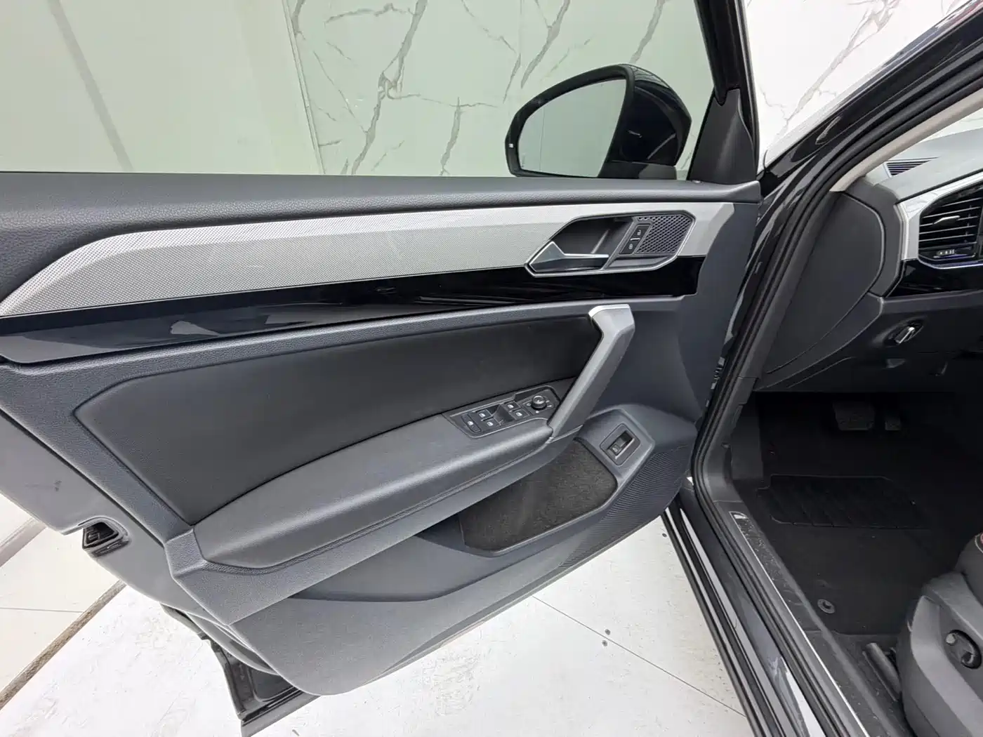 Volkswagen Tayron 2022 280TSI 2WD Luxury Smart Connect Edition фото 9