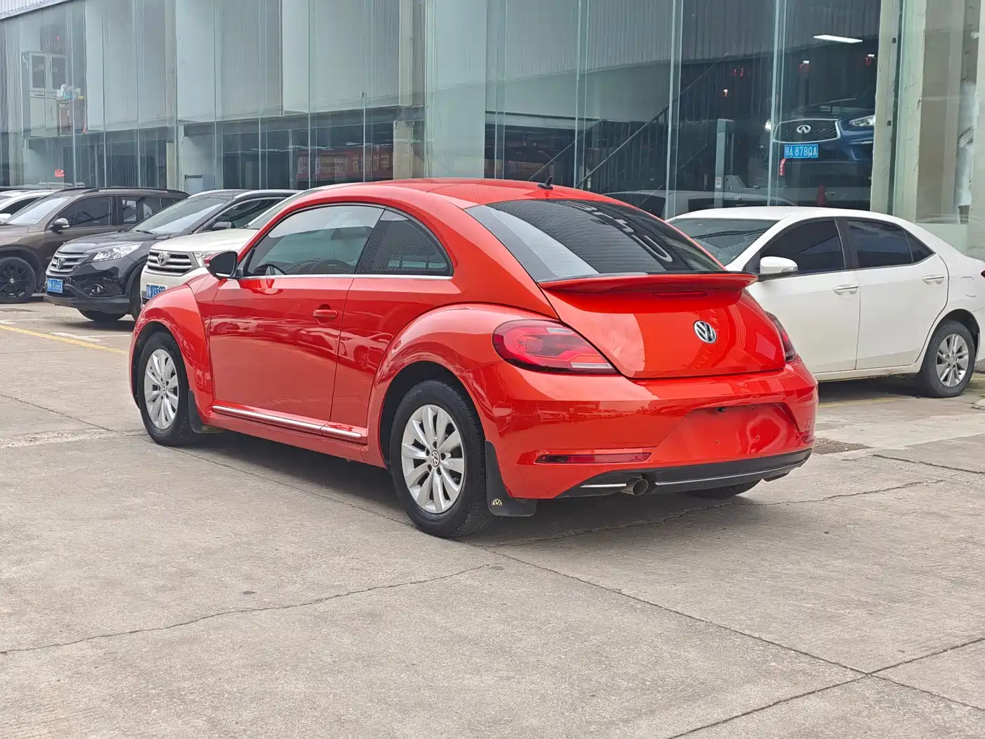 Volkswagen Beetle 2017 180TSI Enjoy фото 3