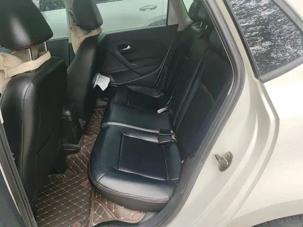Volkswagen Polo 2016 1.6L Automatic Comfort фото 14