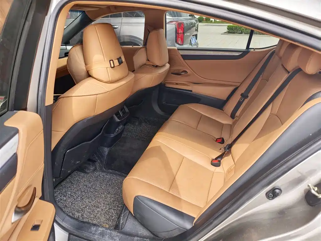 Lexus ES 2025 200 Ultimate Edition фото 6
