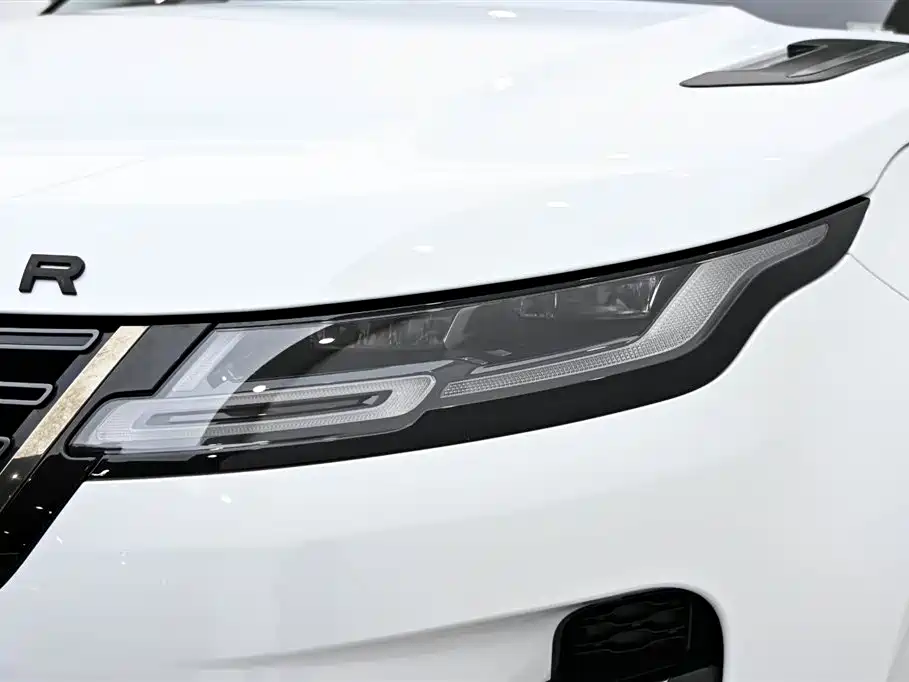 Land Rover Range Rover Evoque 2024 Range Rover Evoque L 249PS Light Master Edition фото 9