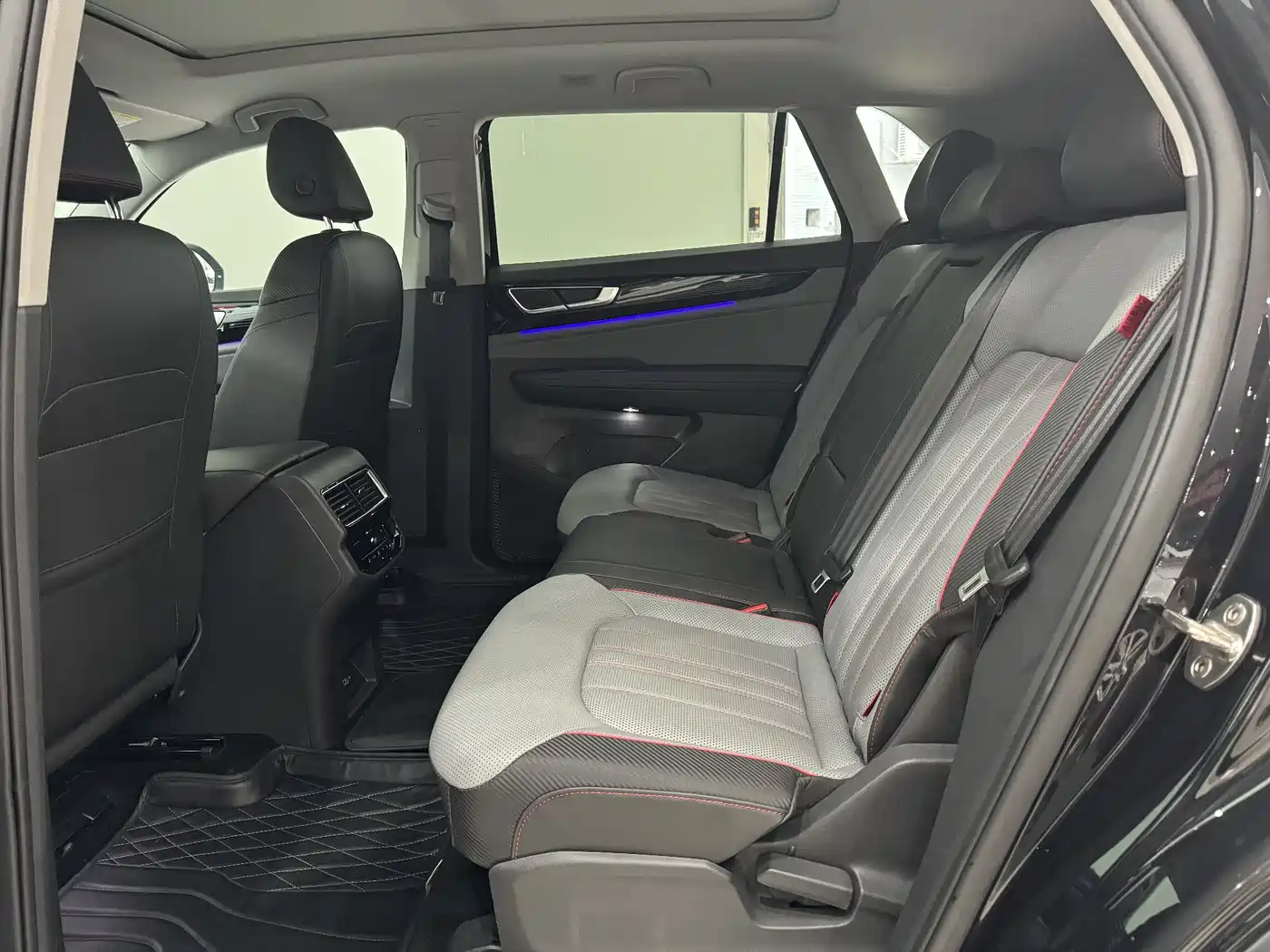 Volkswagen Teramont 2023 Teramont X 330TSI 2WD Premium Luxury фото 5