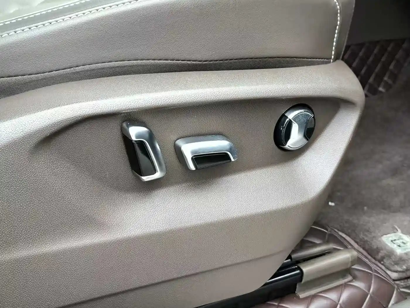 Volkswagen Viloran 2023 380TSI Premium Edition фото 12