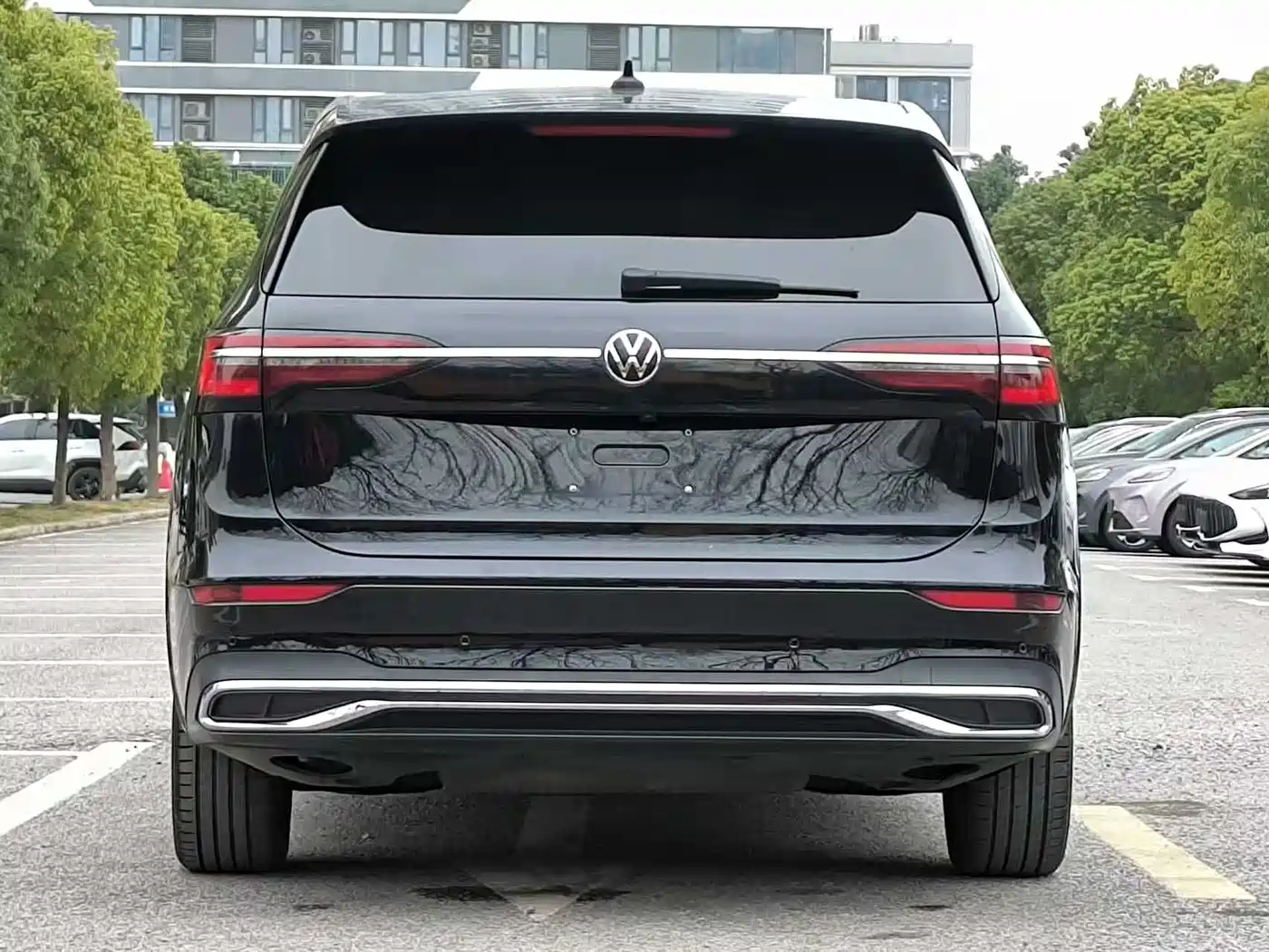 Volkswagen Viloran 2023 380TSI Premium Edition фото 14