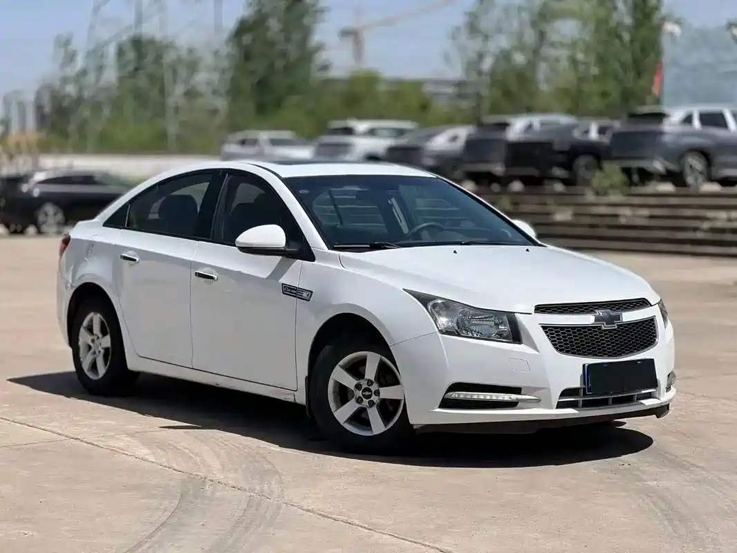 Chevrolet Cruze 2012 1.6L SE AT фото 2