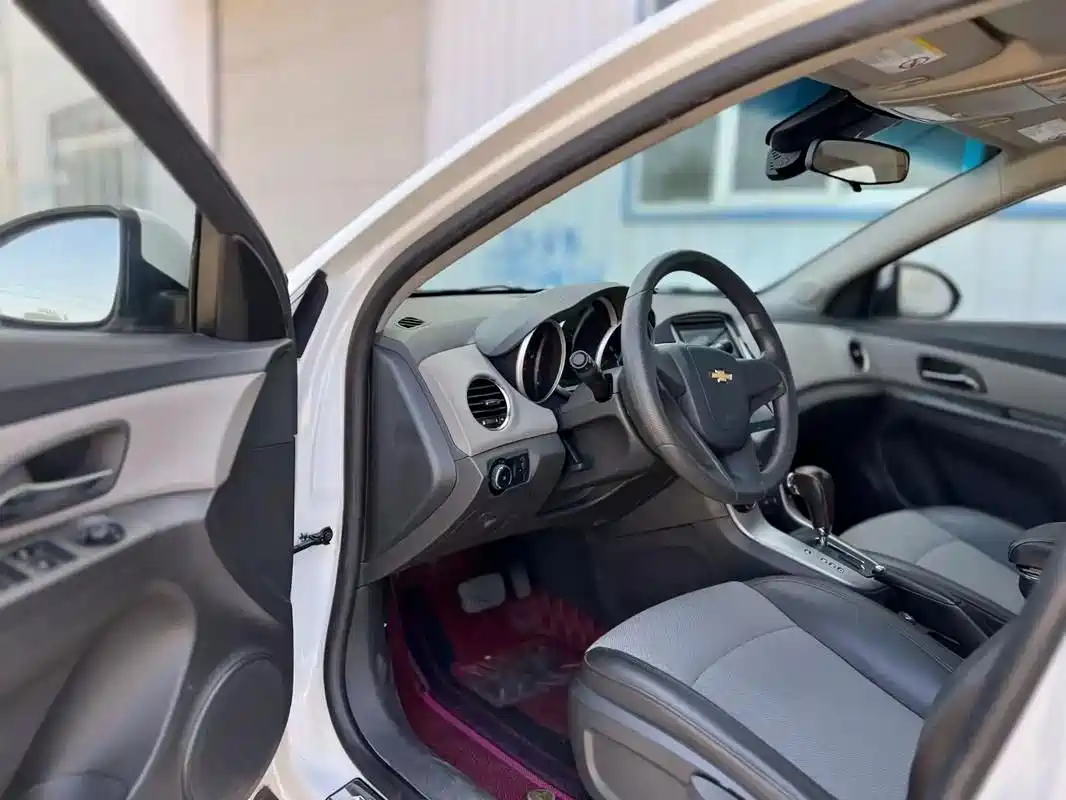 Chevrolet Cruze 2012 1.6L SE AT фото 3