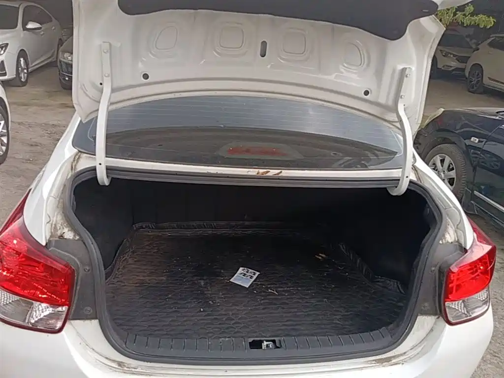 Hyundai Verna 2017 1.4L Manual Renewal Edition China VI фото 19