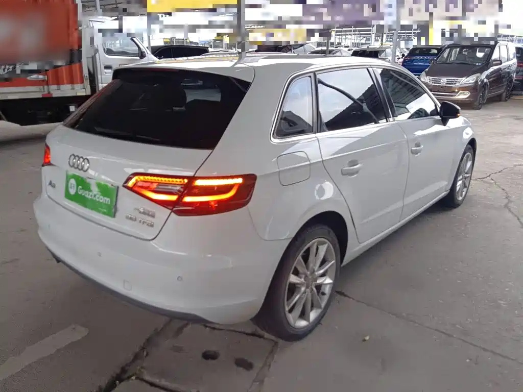 Audi A3 2014 Sportback 35 TFSI Automatic Comfort фото 5