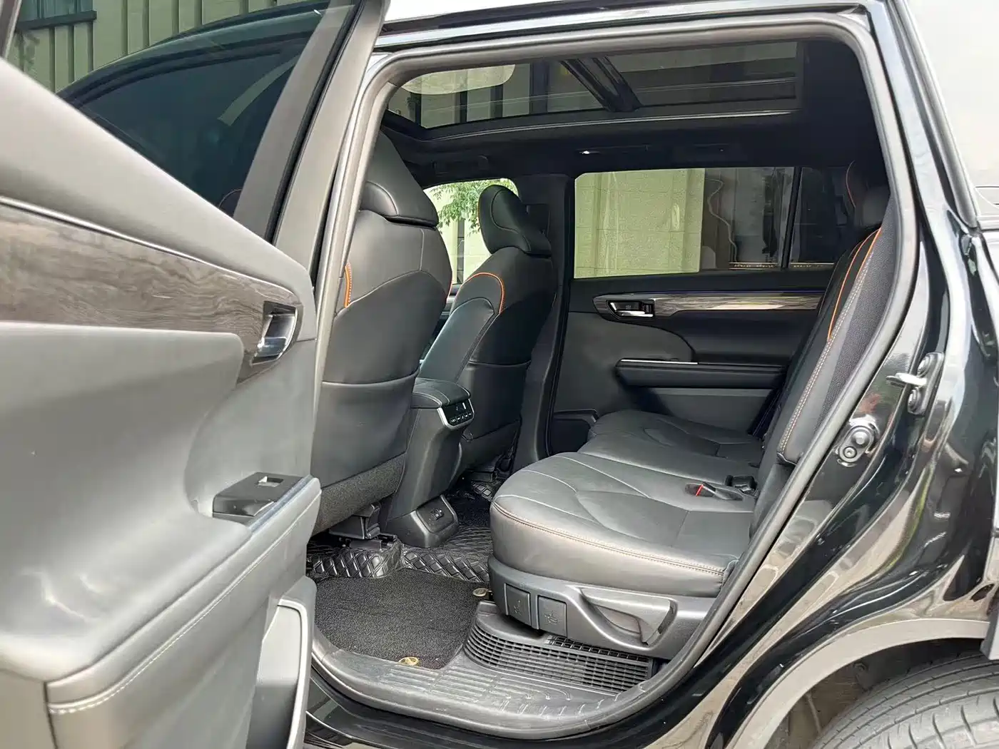 Toyota Crown Kluger 2024 2.5L HEV 4WD Premium Edition фото 8