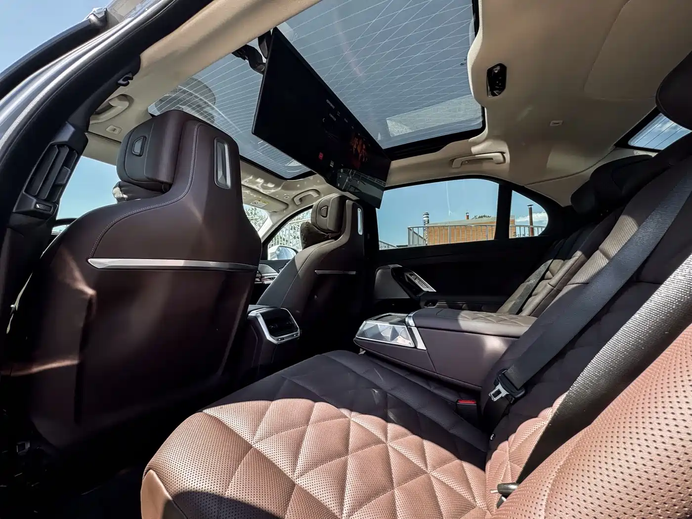 BMW 7 Series 2023 Model 735Li Luxury Package фото 14