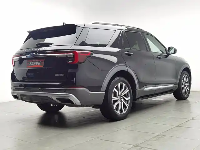 Ford Explorer 2023 EcoBoost 285 AWD Titanium Edition 6-Seater — фото 2
