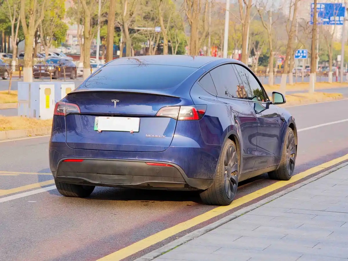 TESLA MODEL Y