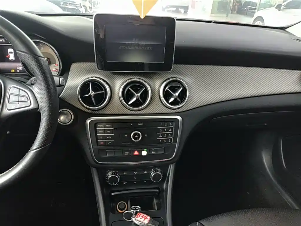 Mercedes-Benz GLA 2016 GLA 200 Dynamic фото 13