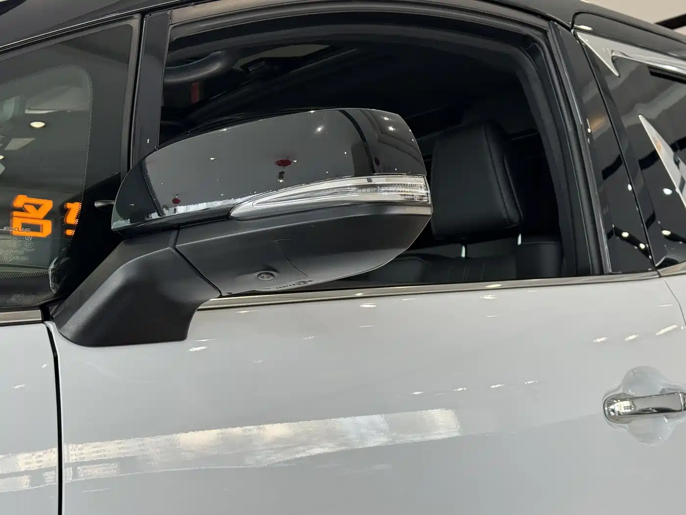 Lexus LM 2020 300h 4-Seat Imperial Edition фото 4