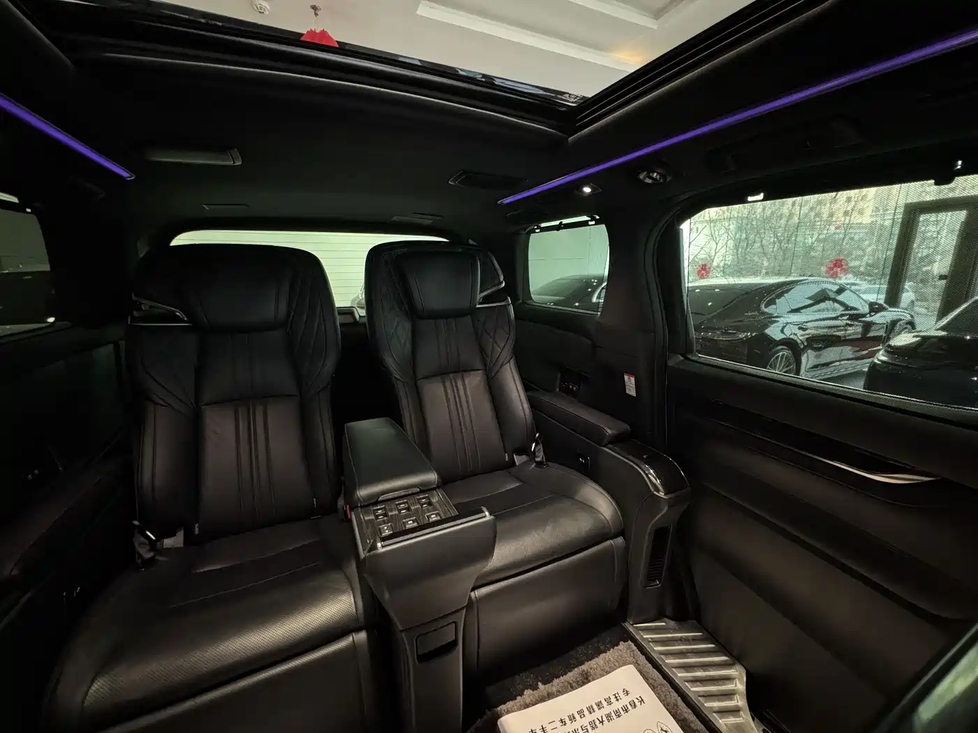 Lexus LM 2020 300h 4-Seat Imperial Edition фото 18