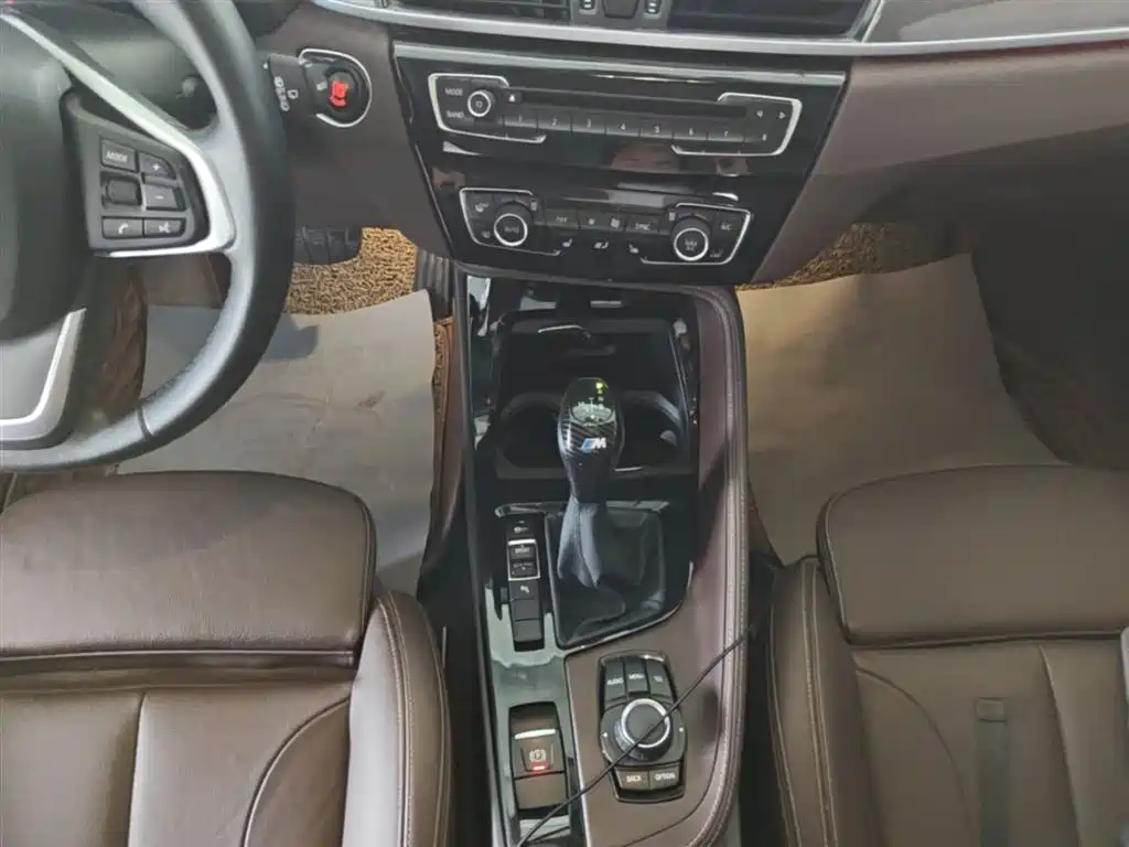 BMW X1 2016 sDrive18Li Luxury Model фото 14