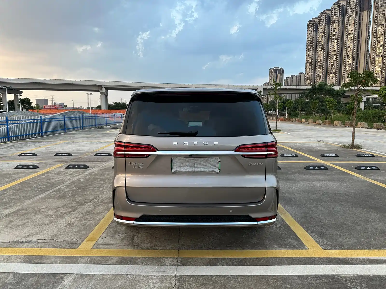 Фото 6 - Roewe iMAX8 EV