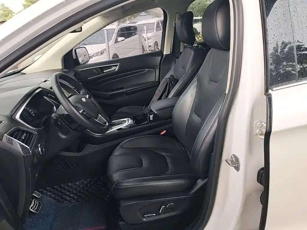 Фото 15 - Ford Edge
