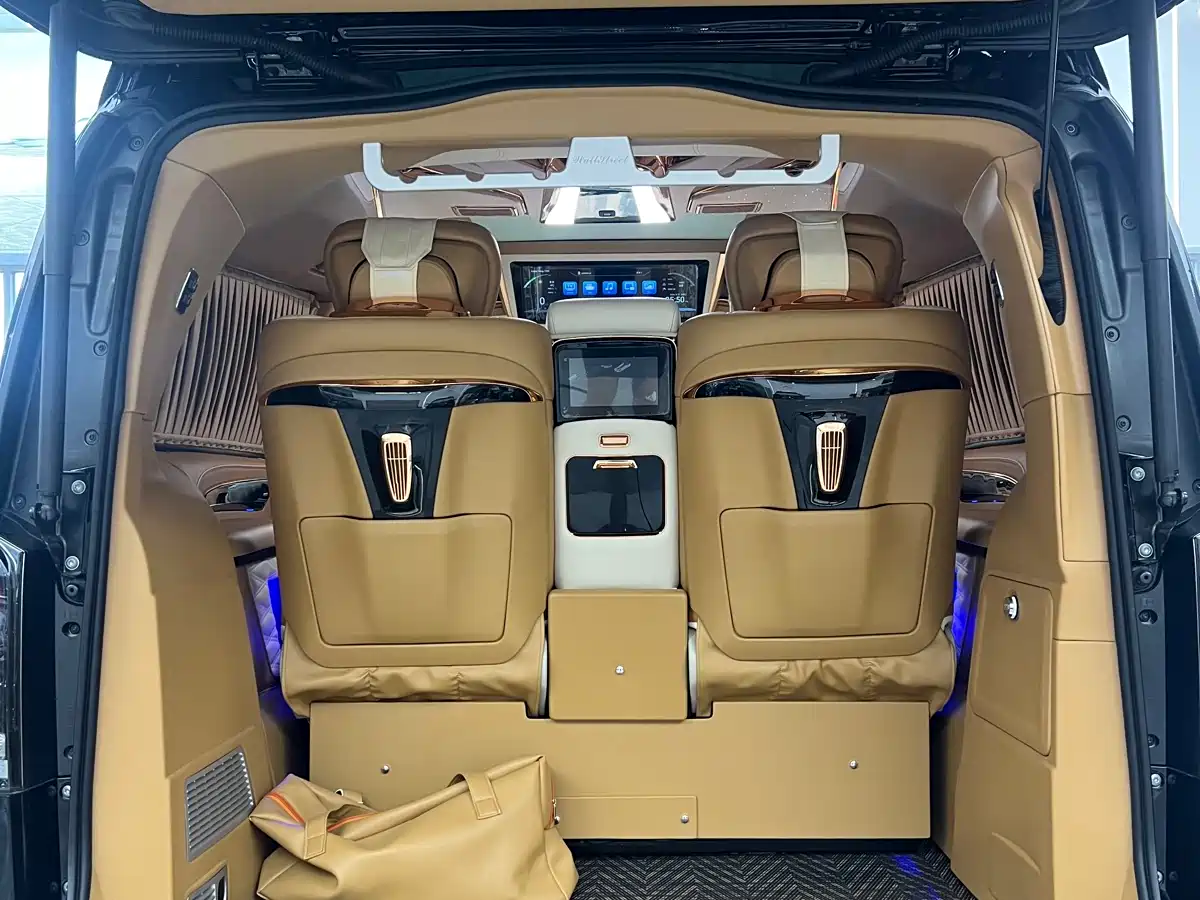 Mercedes-Benz V-Class 2024 V 300 L Long Wheelbase Premium фото 17