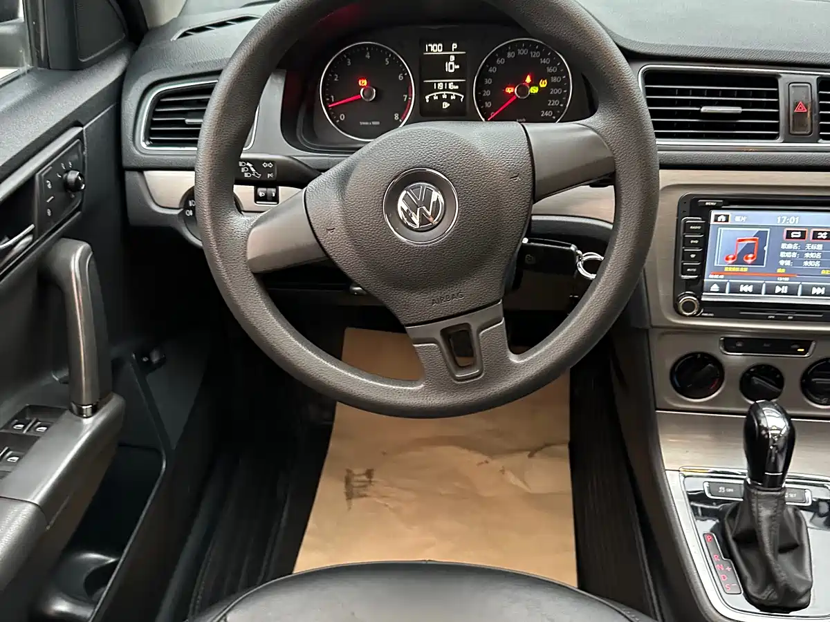 Volkswagen Lavida 2013 Facelift Classic 1.6L Automatic Comfort фото 12
