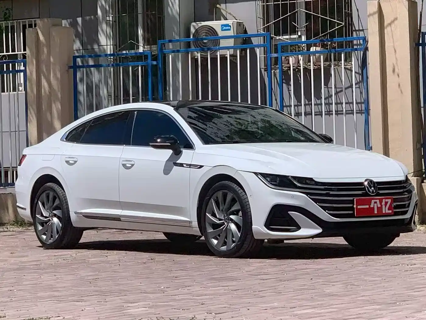 Volkswagen FAW-Volkswagen CC 2023 380TSI Eye-catching Edition фото 3