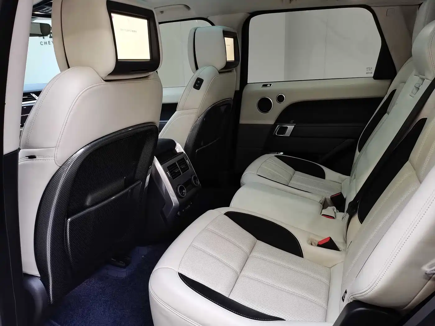 Land Rover Range Rover Sport 2022 3.0 L6 Indigo Flowing Light Edition фото 4