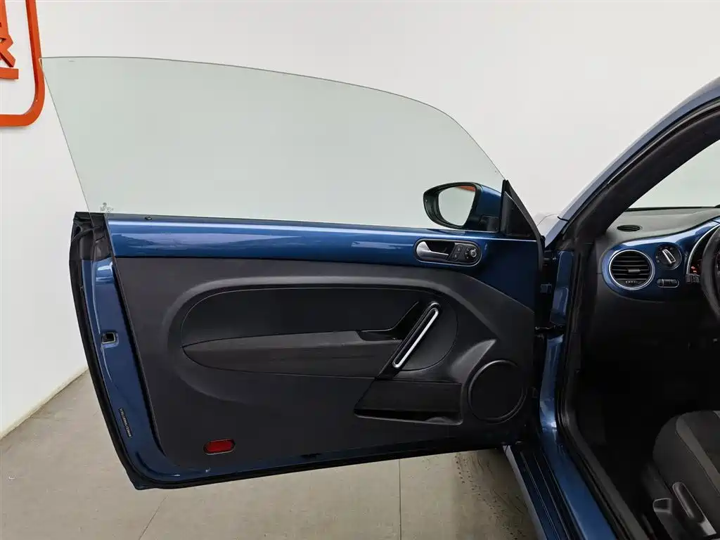 Volkswagen Beetle 2018 180TSI Easy Joy Edition фото 8