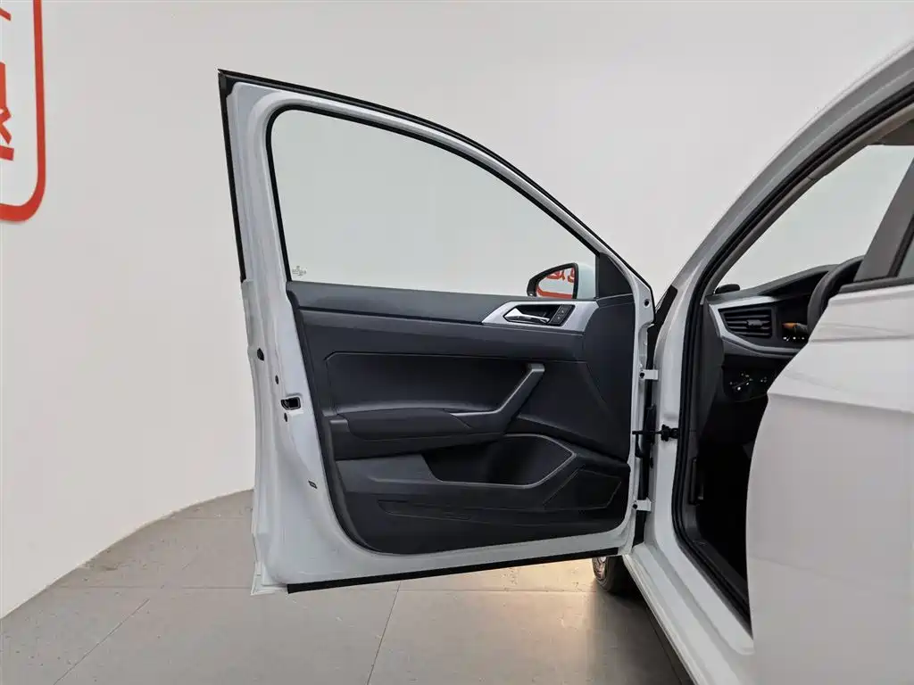 Volkswagen Polo 2023 Facelift Plus 1.5L Auto Joyful Living Edition фото 8