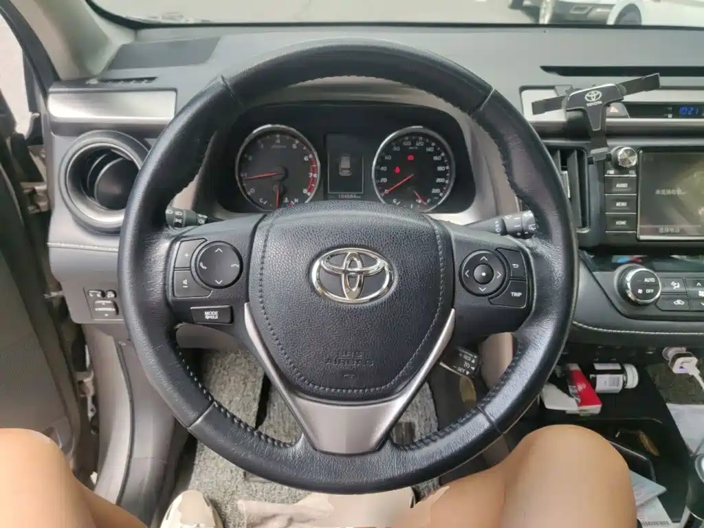 صورة 7 - Toyota RAV4 Rongfang
