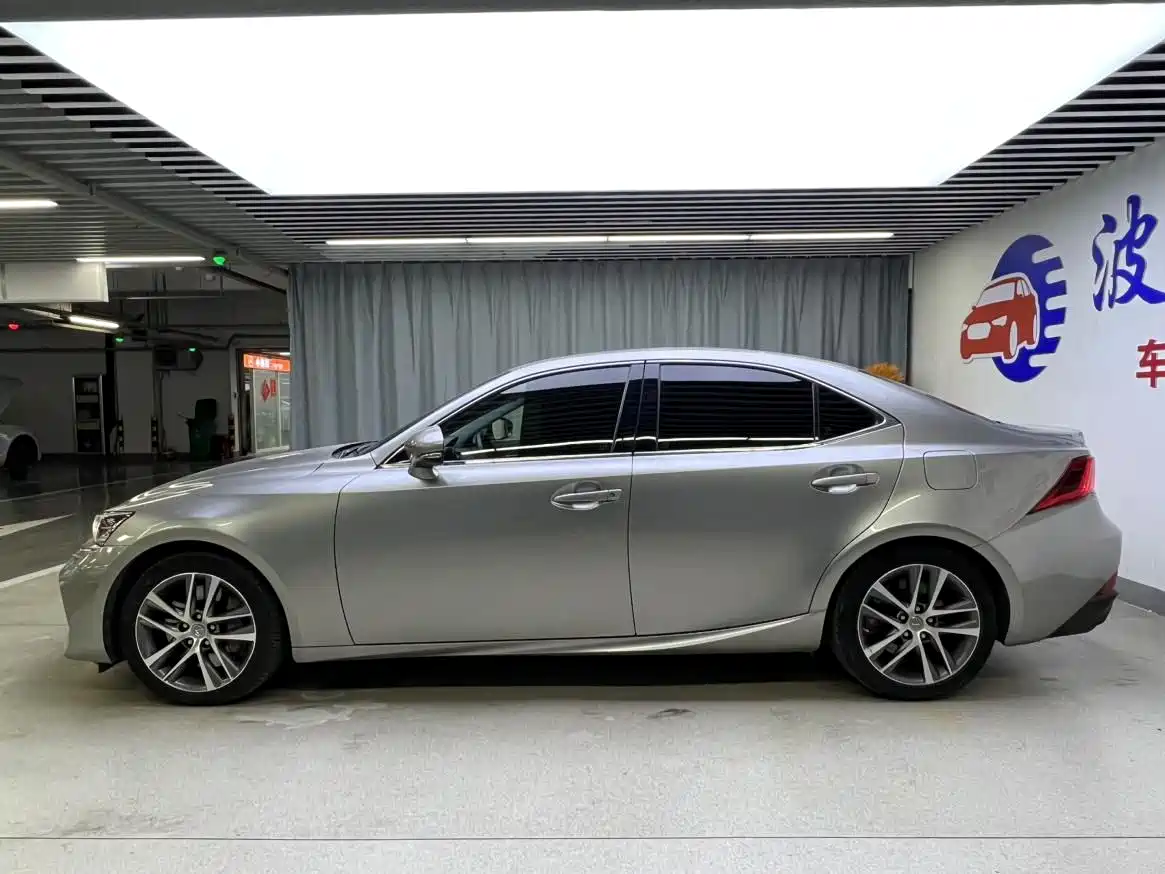 Lexus IS 2017 300 Leading Edition фото 4