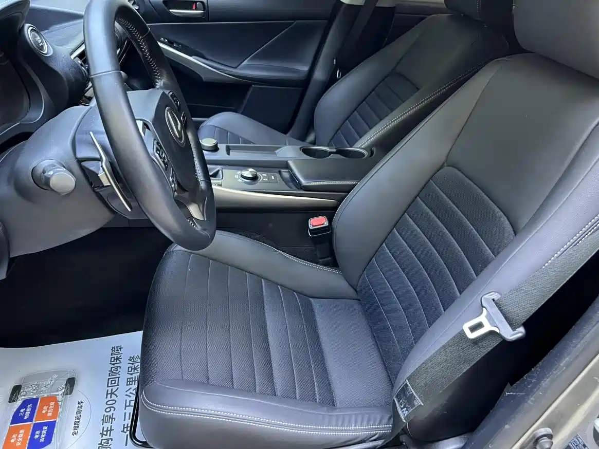 Lexus IS 2017 300 Leading Edition фото 13