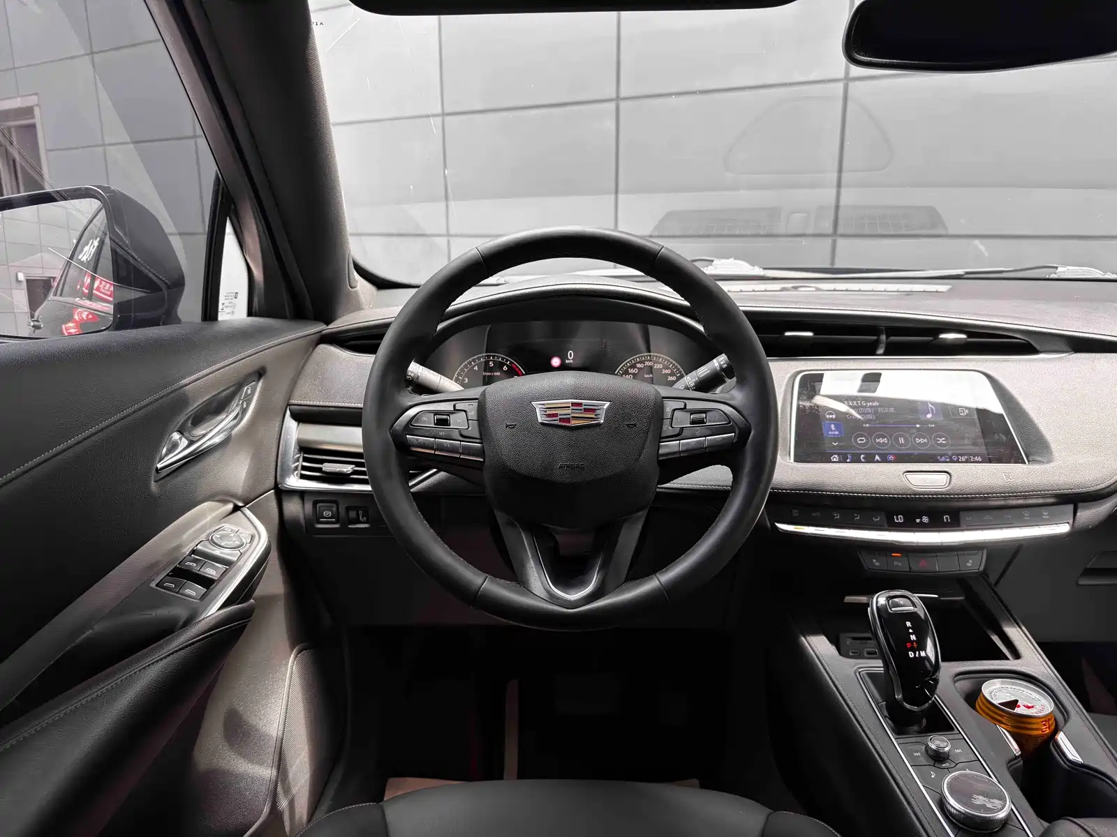 Фото 10 - Cadillac XT4