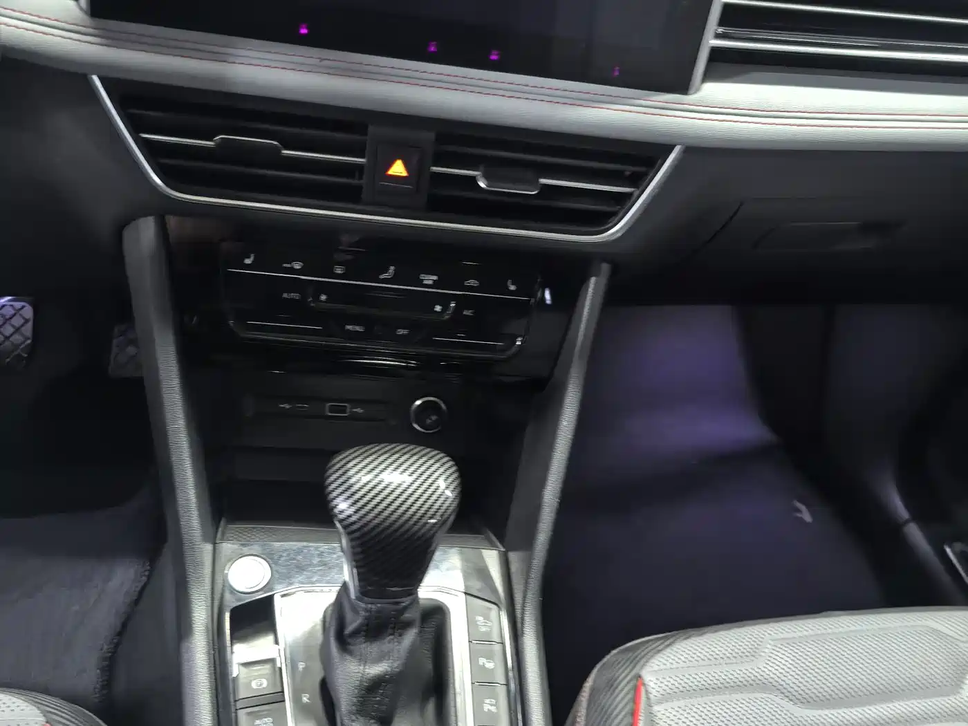 Volkswagen Tiguan L PHEV 2022 430PHEV Plug-in Hybrid Flagship Edition фото 11