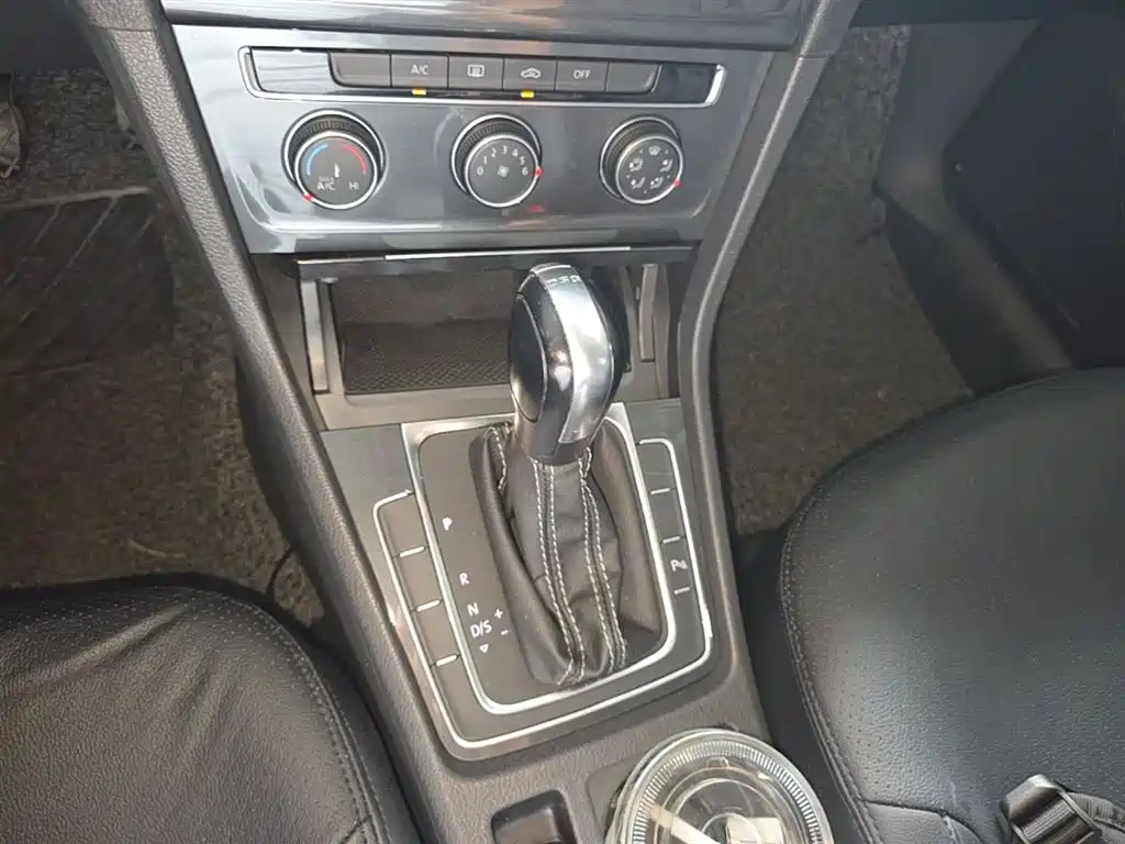 Volkswagen Golf 2017 230TSI Auto Comfort Millionth Anniversary Edition фото 21