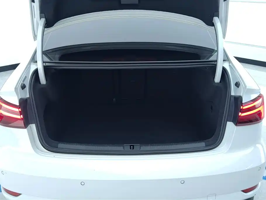 Audi A3 2018 30th Anniversary Limousine 35 TFSI Progressive фото 4
