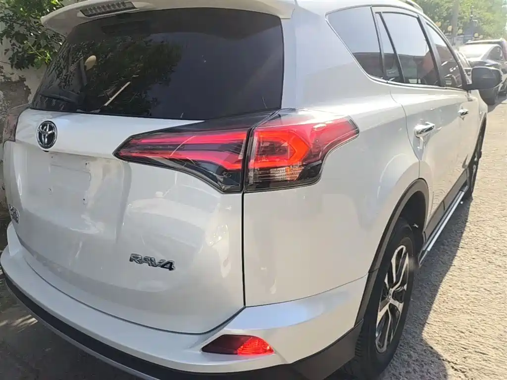 Toyota RAV4 Rongfang 2016 2.0L CVT 2WD Smart (China V) фото 7
