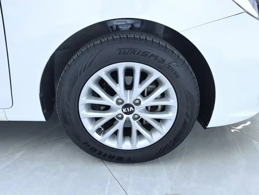 Kia K2 2018 2017 Sedan 1.4L AT 15th Anniversary Special Edition GLS