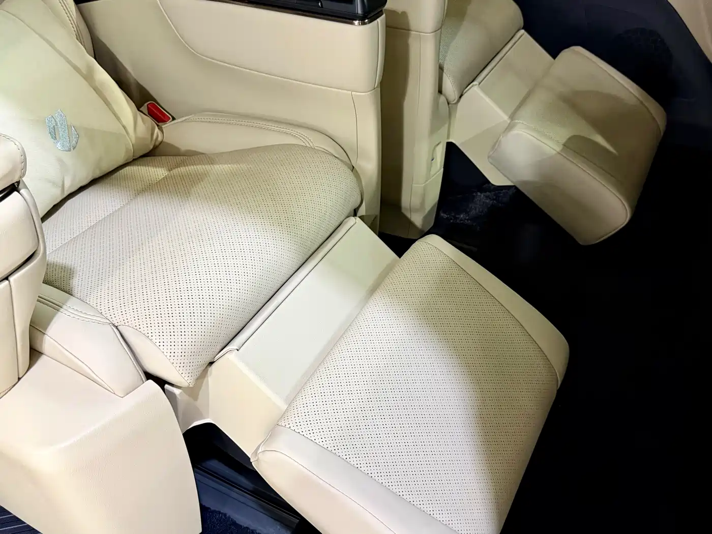 Toyota Alphard 2025 Hybrid 2.5L Prestige Gold Edition фото 34