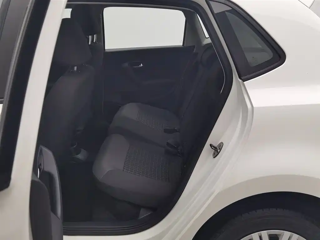 Volkswagen Polo 2016 1.6L Automatic Comfort фото 15